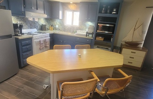 El Sauzal House | Surf View Casita Verde Jacuzzi , wineries, breweries Restaurants Beach