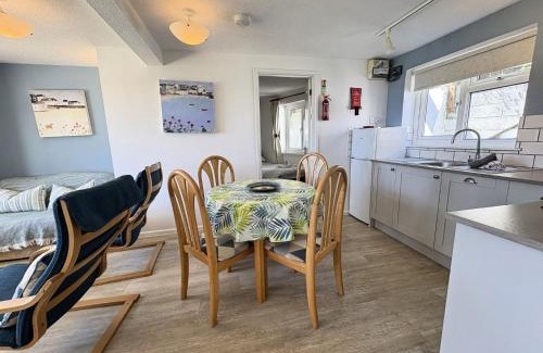 Seaton House | Surf Watch - Mount Brioni