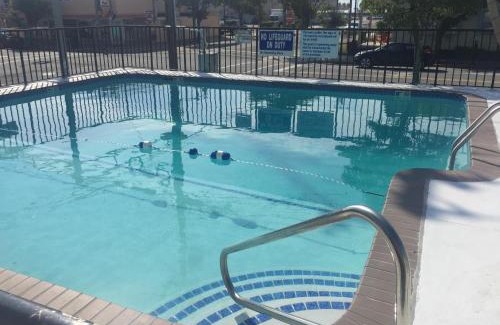 Wildwood Hotel | Surfcomber Motel