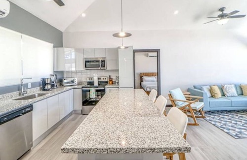 Avellanas Beach House | Surfer's Oasis: New Modern Villa & Saltwater Pool