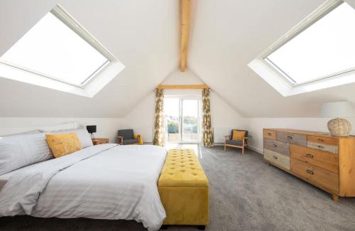 East Wittering House | Surfer's Paradise Steps to Beach Sleek&Stylish