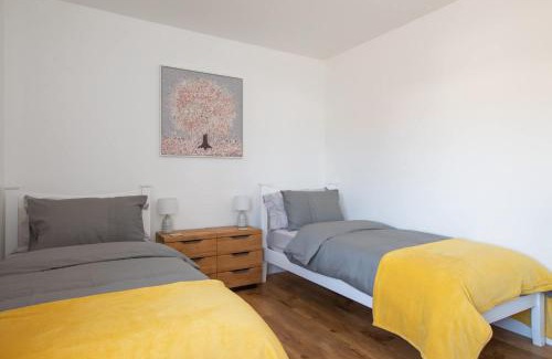 East Wittering House | Surfer's Paradise Steps to Beach Sleek&Stylish