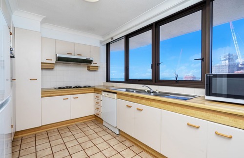 Surfers Paradise Apartment | Surfers Aquarius