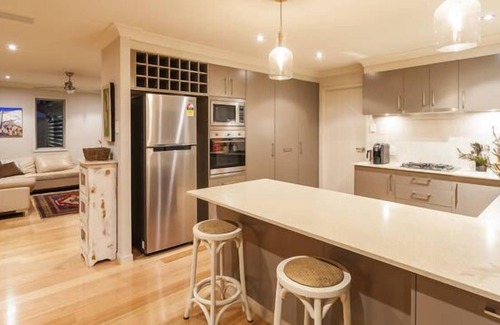 Mermaid Waters House | Surfers Beach Retreat