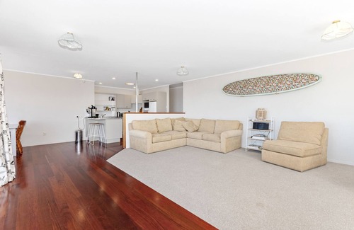 Waipu Cove House | Surfers Lookout - Waipu Cove Holiday Home