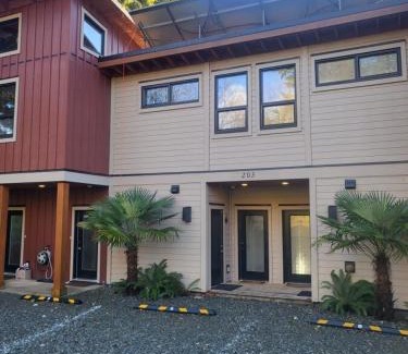 Ucluelet Apartment | Surfers' Nest - Waterfront home in Ucluelet
