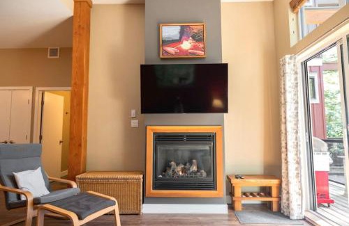 Ucluelet Apartment | Surfers' Nest - Waterfront home in Ucluelet