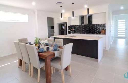 Catherine Hill Bay House | Surfers Paradise - Catherine Hill Bay