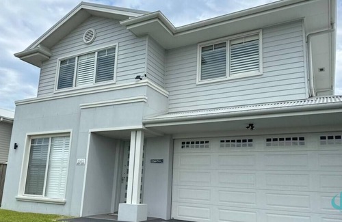 Catherine Hill Bay House | Surfers Paradise - Catherine Hill Bay