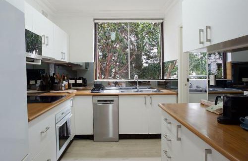 Bondi Beach House | Surfers Paradise Bondi Beach