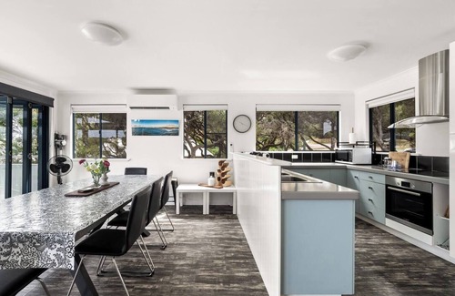Yallingup House | Surfers Paradise Oceanview Garden Beach House