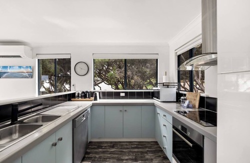 Yallingup House | Surfers Paradise Oceanview Garden Beach House
