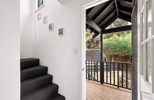 Yallingup House | Surfers Paradise Oceanview Garden Beach House