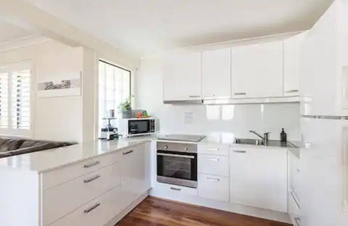 Southport Villa | Surfers Regatta Waters - Pet-Friendly Private Oasis