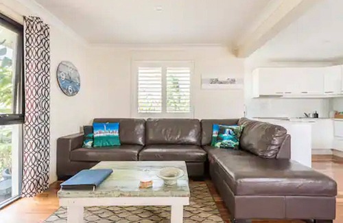 Southport Villa | Surfers Regatta Waters - Pet-Friendly Private Oasis