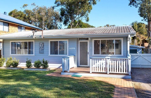Hawks Nest House | Surfs Up - moments from the sands of Bennett’s Beach