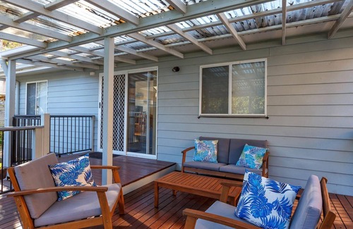 Hawks Nest House | Surfs Up - moments from the sands of Bennett’s Beach