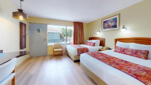 Lake George Hotel | Surfside On The Lake