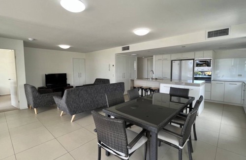 Currimundi Apartment | SURFSIDE ONE UNIT 1 - Located directly opposite Currimundi Lake, you won't find a better spot!