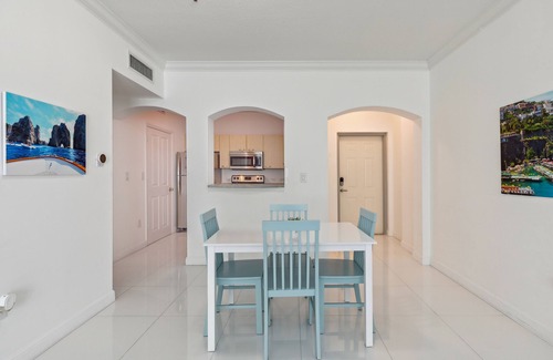 Surfside Apartment | Surfside Retreat: 1BR Work-From-Home Oasis