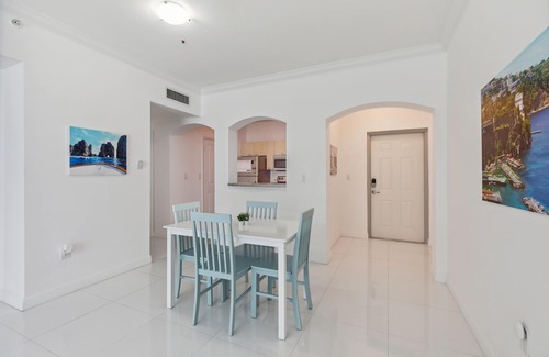 Surfside Apartment | Surfside Retreat: 1BR Work-From-Home Oasis