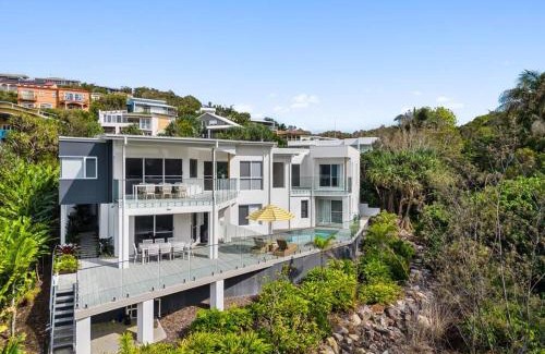 Sunshine Beach House | Surfside - Wake To The Waves Breaking