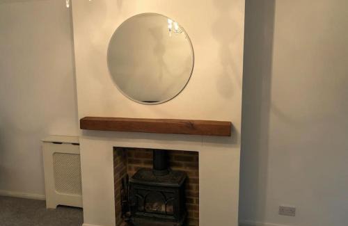 Runnymede Apartment | Surrey - Private House with Garden & Parking 12