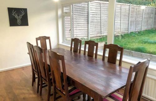 Runnymede Apartment | Surrey - Private House with Garden & Parking 12
