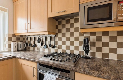 Redhill House | Surrey Stays- Sleeps 5, 2 spaces, RH1, near LGW