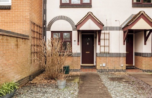 Redhill House | Surrey Stays- Sleeps 5, 2 spaces, RH1, near LGW