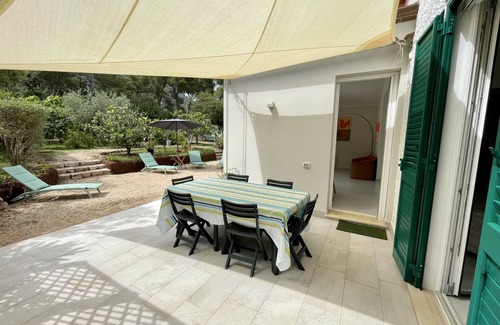 Santa Margherita di Pula Villa | Surrounded by green 300 meters from the sea