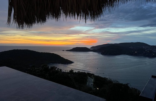 Cerro del Vigia House | Surround yourself with Unsurpassed Ocean, Bay, Beach, Mountain, and city views