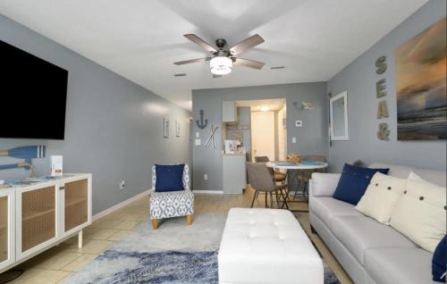 El Centro Beach House | Susie Q's Beach Retreat by Sand Seeker Vacations