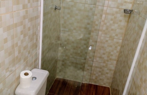 Bairro da Enseada House | - Sute Para Casal Proximo ao mar Esmeralda