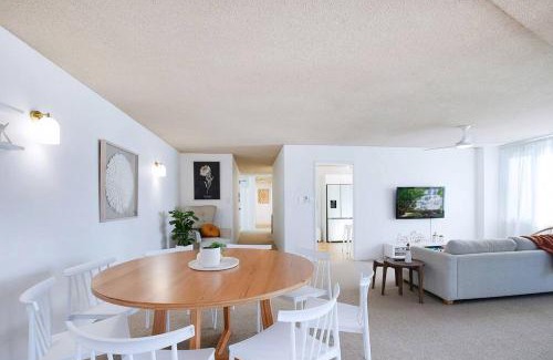 Redcliffe Apartment | Suttons Beach Sunrise
