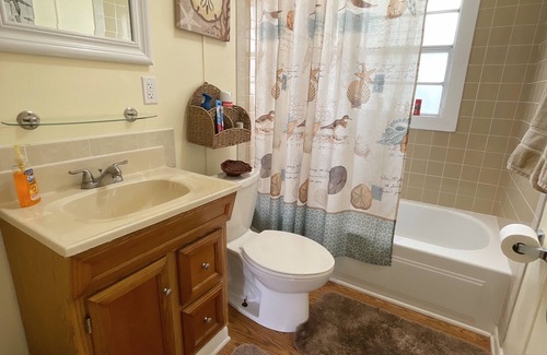 Chiefland House | Suwannee at the Gulf, Free Trailer parking, Screen Patio, King and Queen bed +