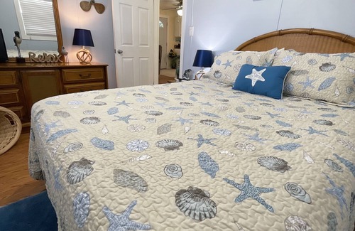 Chiefland House | Suwannee at the Gulf, Free Trailer parking, Screen Patio, King and Queen bed +