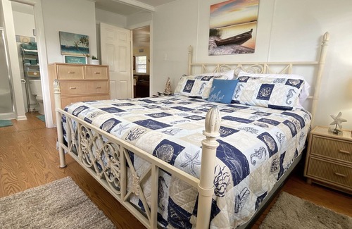 Chiefland House | Suwannee at the Gulf, Free Trailer parking, Screen Patio, King and Queen bed +