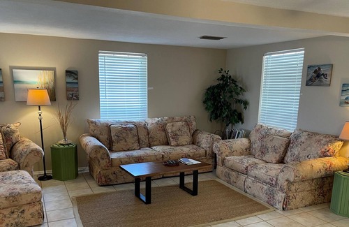 Suwannee House | Suwannee Whole House with water sunset view & boat house Lift w/ Slings