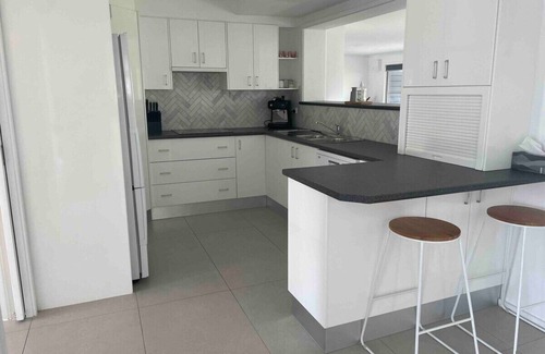 Anna Bay House | Suzie Q - Large Family Beach House - 150m to beach