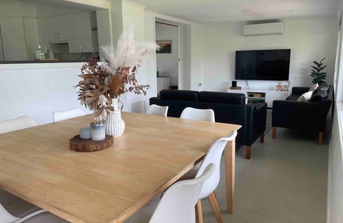 Anna Bay House | Suzie Q - Large Family Beach House - 150m to beach