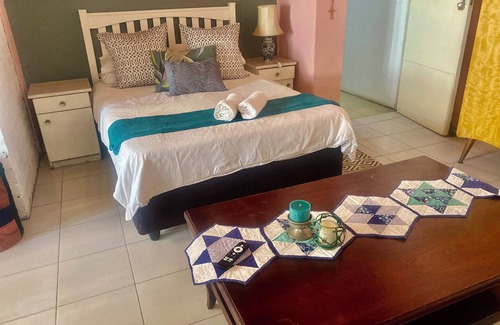 Belville Bed & Breakfast | Suzies Huis Restaurant Bed and Breakfast