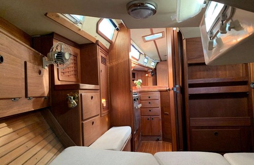 Buxton Boat Rental | SV-Legacy: 42' Sailing Yacht on Cape Hatteras