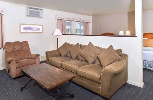 Solvang Hotel | Svendsgaard's Danish Lodge Americas Best Value Inn