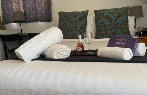 Streatham House | SW16 Norbury GuestHouse