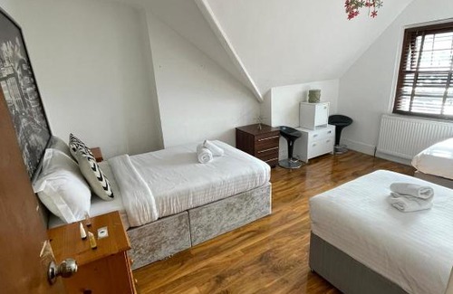 Streatham House | SW16 Norbury GuestHouse
