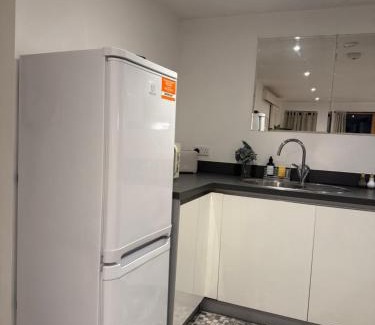 Wimbledon Park Apartment | SW19 Apartment - Sleeps Up To 5 - Free Parking