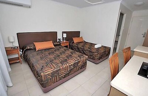 Middlemount Hotel | Swag Motel