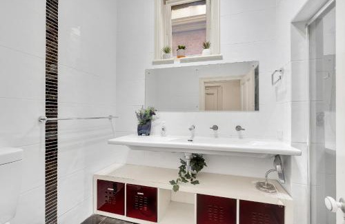 Adelaide Central Business District House | Swainson on Carrington
