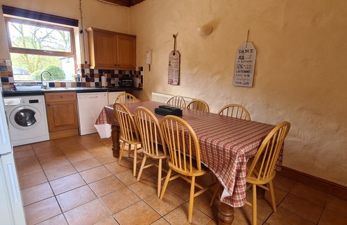 Whitland Cottage | SWALLOW COTTAGE, pet friendly, character holiday cottage in Llanboidy